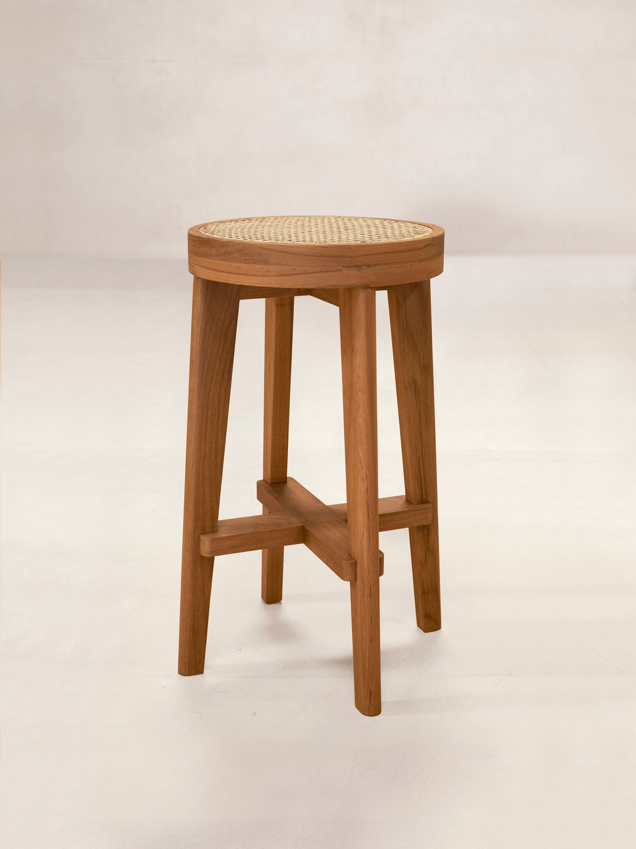 Высокий стул из тикового дерева с подставкой для ног Phantom Hands HIGH STOOL WITH CANE SEAT ARCH-00031194 - Вид №1