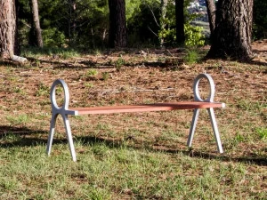 URBIDERMIS Скамья из дерева с подлокотниками без спинки