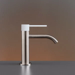 Столб кран для горячей или холодной воды соединения H. 145 мм  <р> Доступен с цветной ручкой, а не цветной версии ручка  <div> Элемент Версия с не цветной ручкой доступна в специальные отделки CEA в </div> GAS26 CEADESIGN