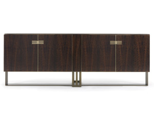 Шкаф из эвкалипта с распашными дверями