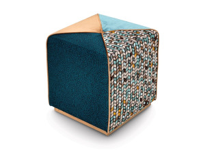 Квадратный пуф из ткани