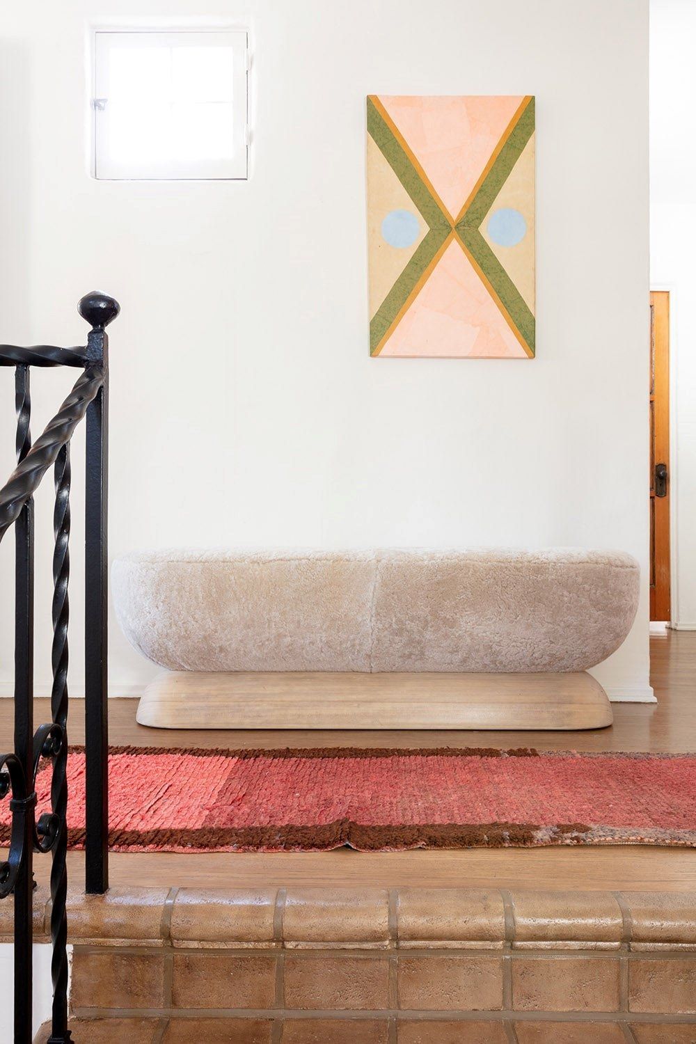 Мягкая скамейка из искусственного меха Movimento Gallery U BENCH ARCH-00049056