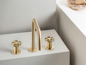 Смеситель для раковины с 3 отверстиями