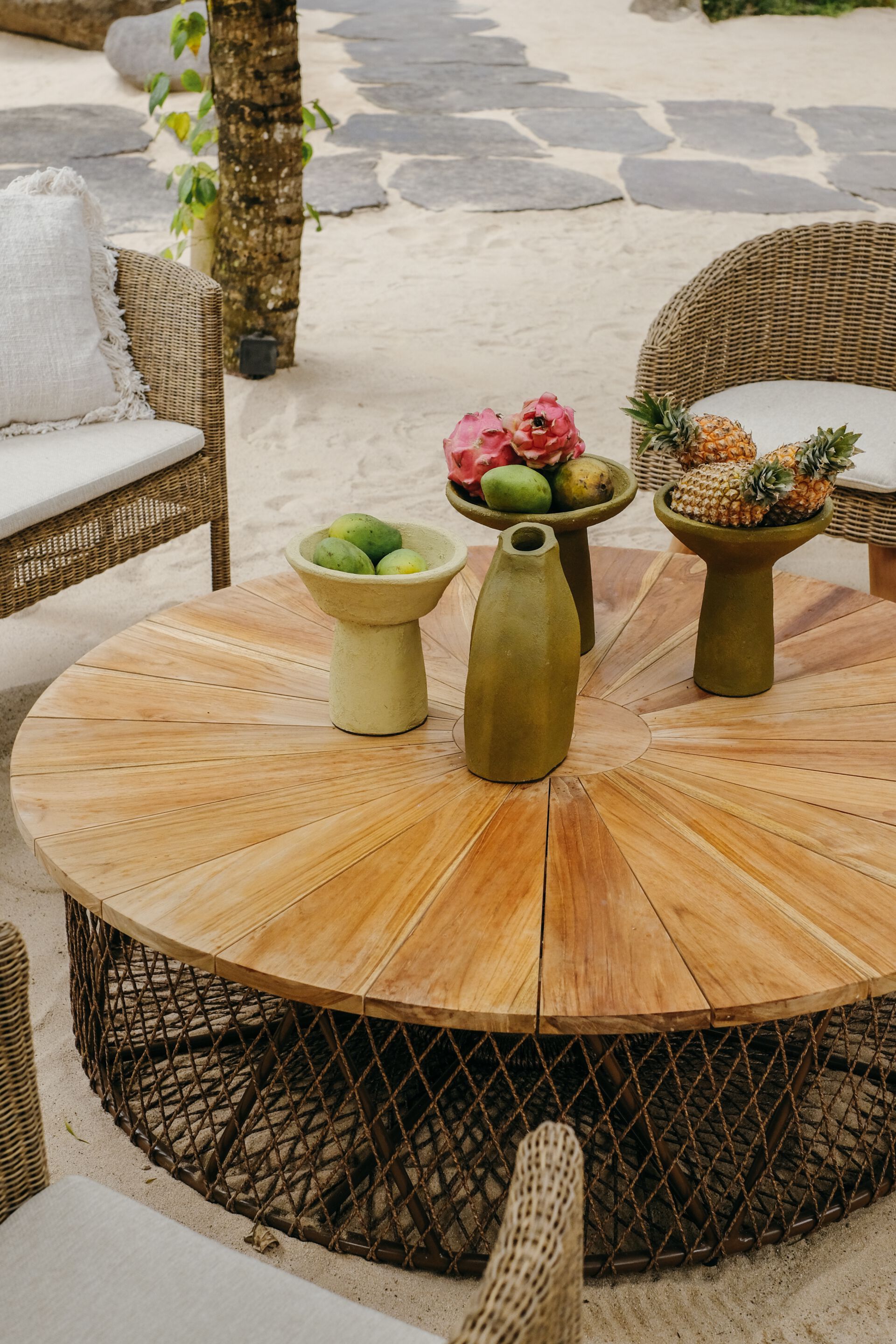 Низкий стол из тикового дерева cbdesign коктейль ARCH-00051537 - Вид №7