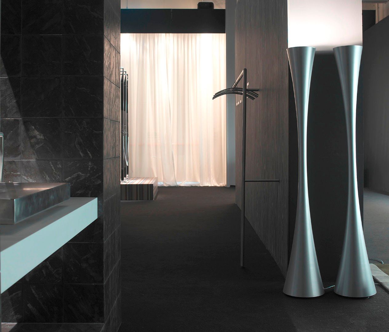 Светодиодная напольная лампа из смолы Martinelli Luce BICONICA ARCH-00023698 - Вид №4