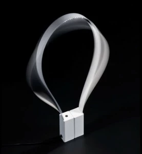 Martinelli Luce Гибкая настольная лампа из алюминия и смолы  823