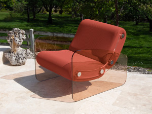 Кресло с подлокотниками