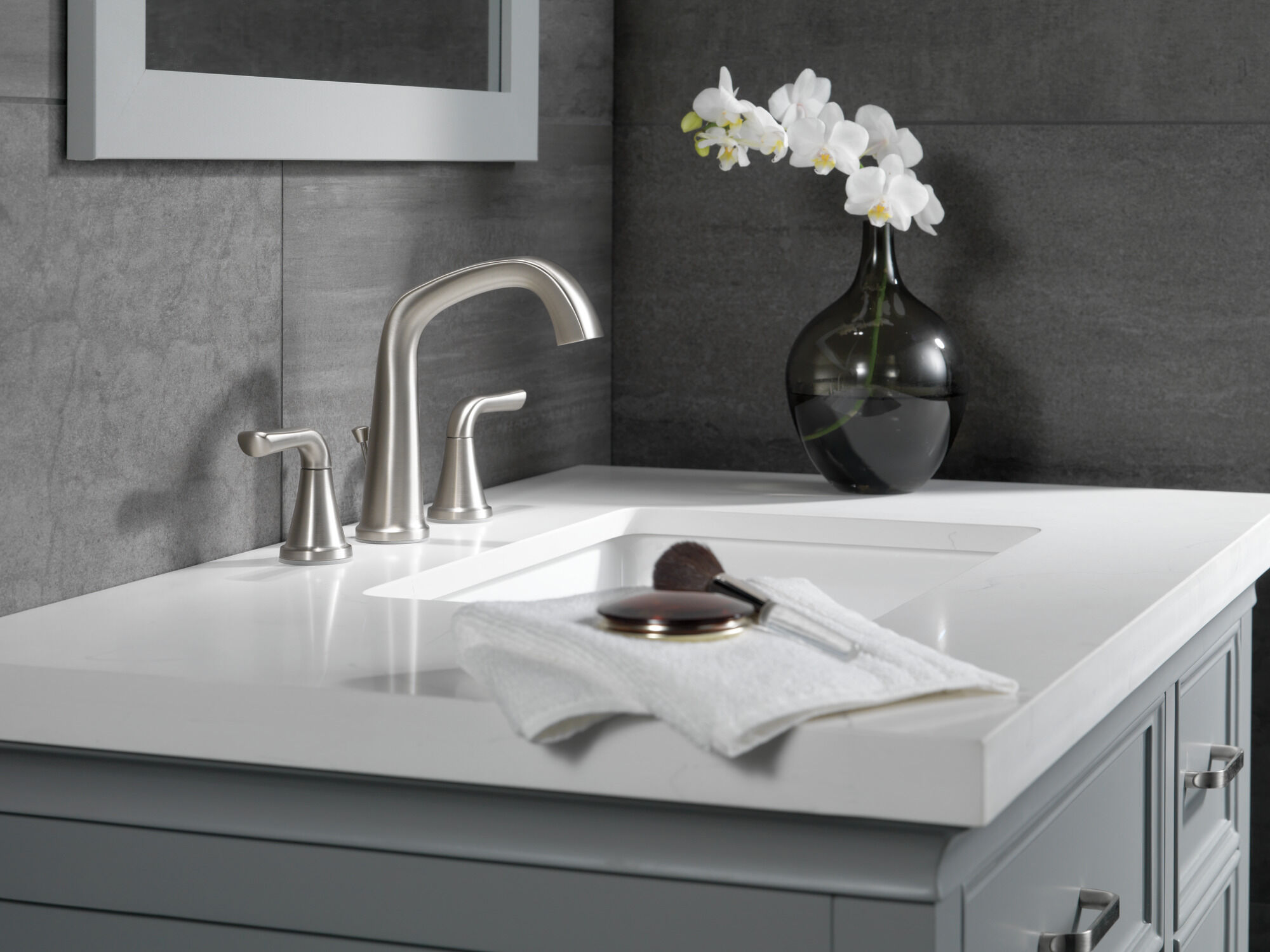 35890LF-SP Смеситель для ванной комнаты с двумя ручками Delta Faucet Larkin Матовый никель Spotshield  - Вид №3