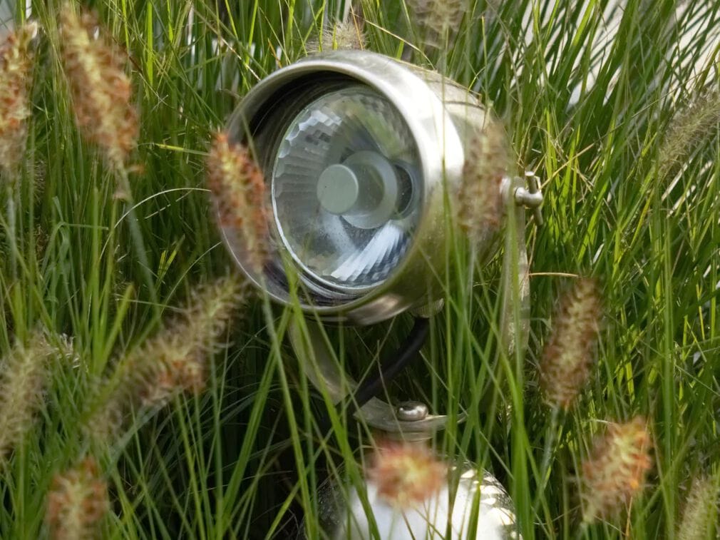 Латунный поворотный наружный прожектор Authentage Lighting макро ARCH-00071196 - Вид №2