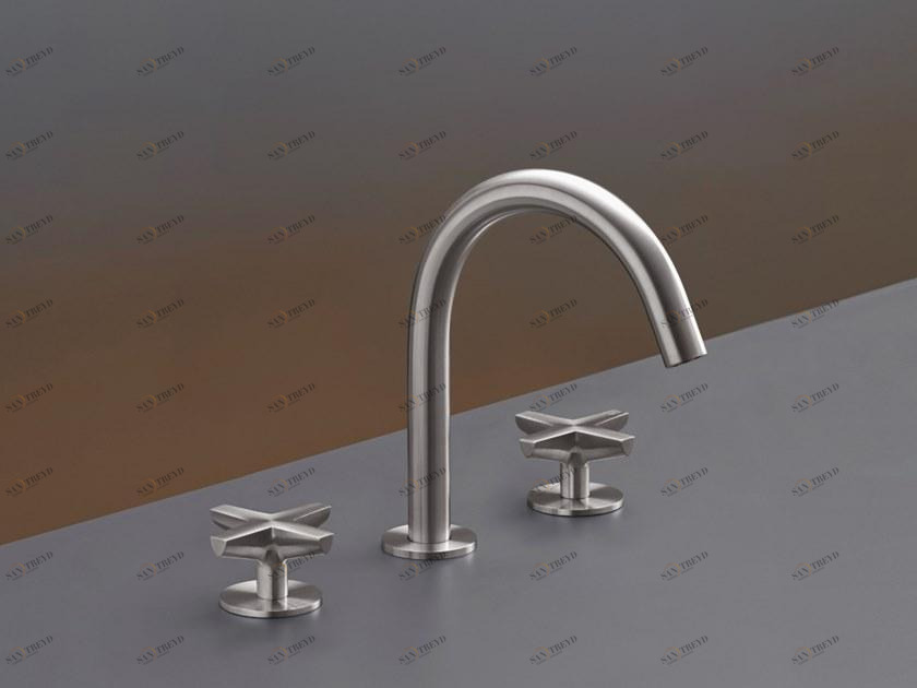 Ceadesign Смеситель на 3 отверстия с поворотным изливом Cross Crx 05