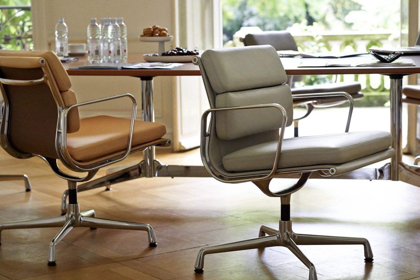 5 спиц подлокотник кожаный поворотный операционный офисный стул VITRA Eames Soft Pad Group ARCH-00124733 - Вид №9