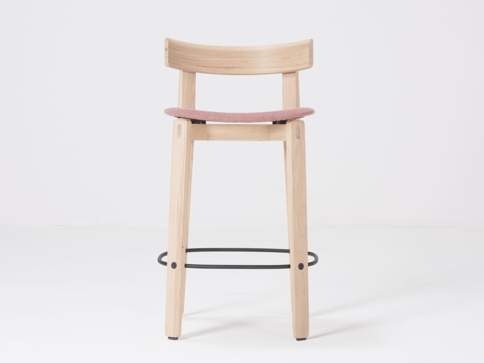 Дубовый барный стул со спинкой Gazzda ARCH-00101904 - Вид №1