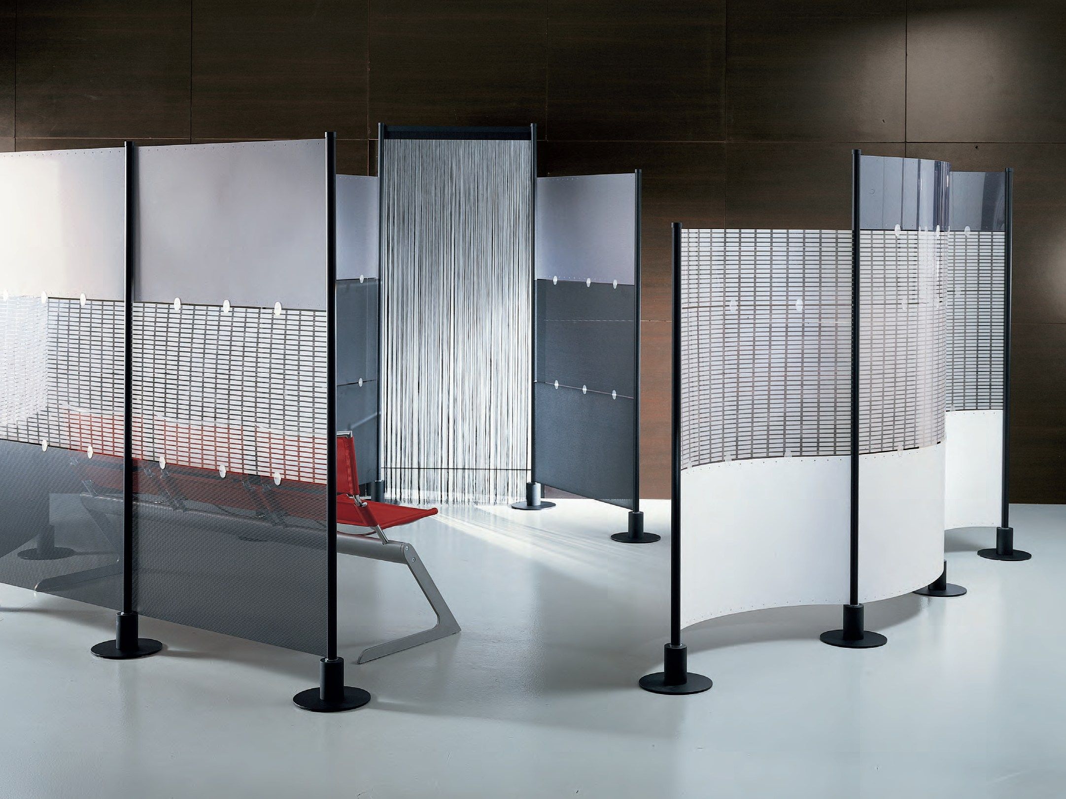 Отдельно стоящая офисная перегородка из алюминия и ПВХ Slalom СИСТЕМА ПЕРЕГОРОДОК ARCH-00037362 - Вид №1