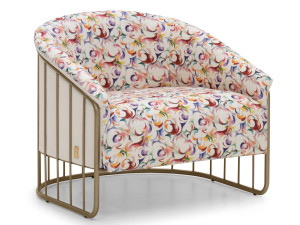 Тканевое кресло с подлокотниками