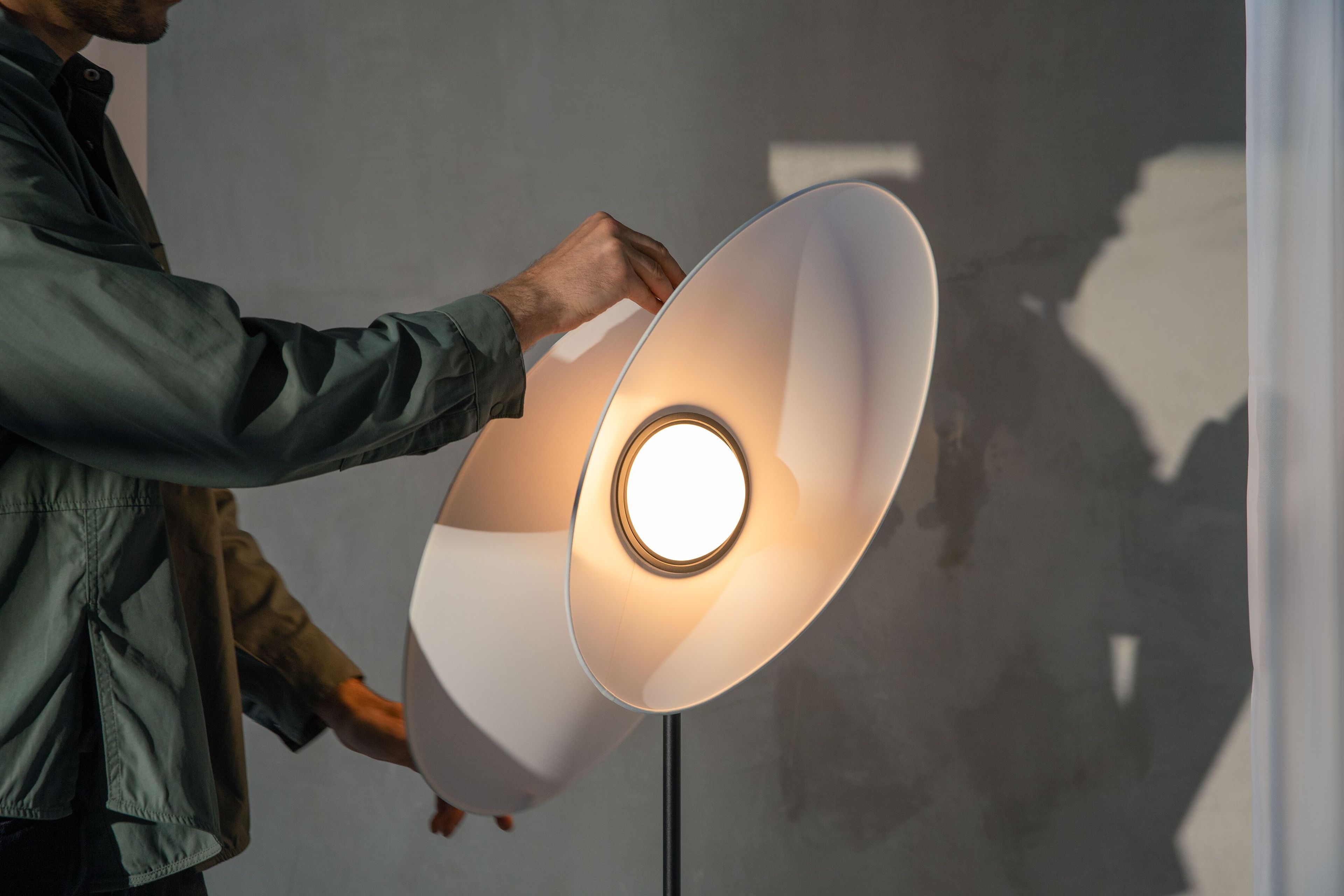 Алюминиевый светодиодный торшер с регулируемой яркостью Maytoni Evolution ARCH-00021130 - Вид №2