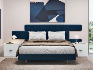 Двуспальная кровать из ткани с высоким изголовьем