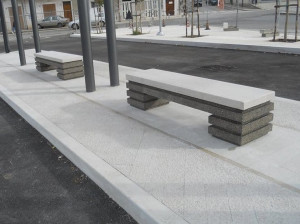 Реконструированная каменная скамья