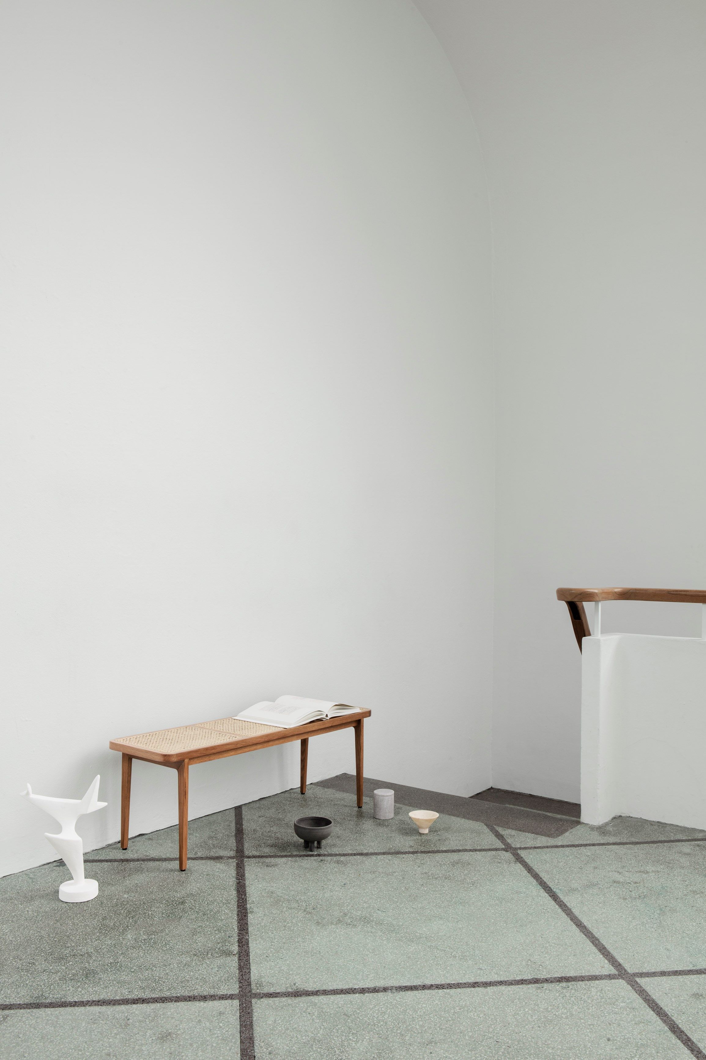 Скамейка из французского дуба и ротанга NORR11 Le Roi ARCH-00130998 - Вид №5