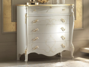 Деревянный комод