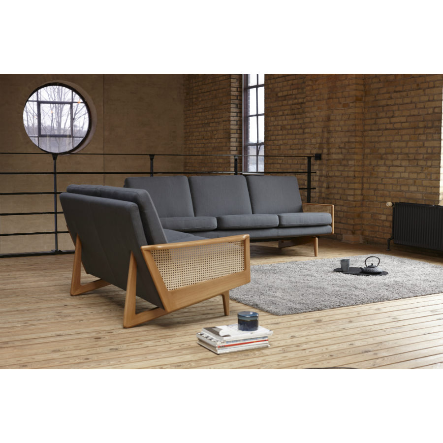 Диван трехместный Egsmark с деревянными подлокотниками, лакированный дуб, темно-голубой Kragelund 20203202246 - Вид №3