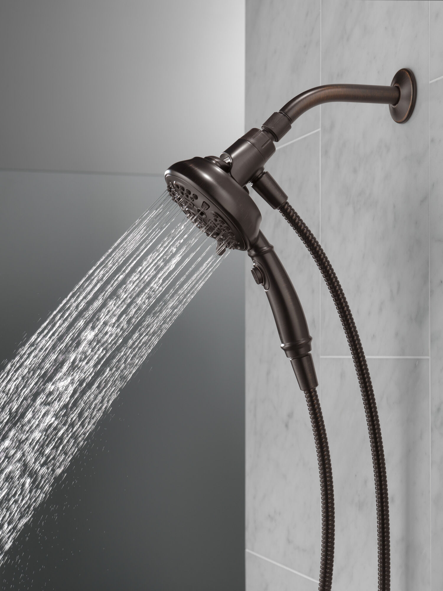 75506RB Ручной душ SureDock ™ с 7 настройками Delta Faucet DELTA Венецианская бронза - Вид №10