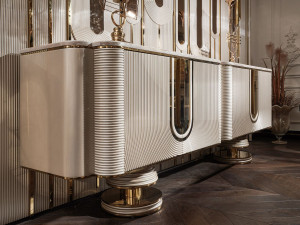 Шкаф с распашными дверями