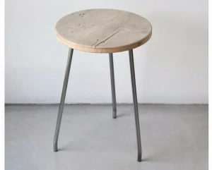 Moab80 Низкий табурет из вторичного дерева