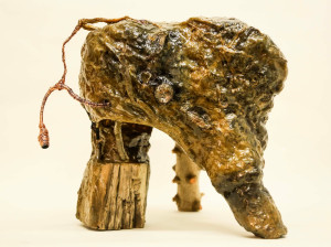 Яркая скульптура