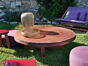 Круглый журнальный столик из красного дерева