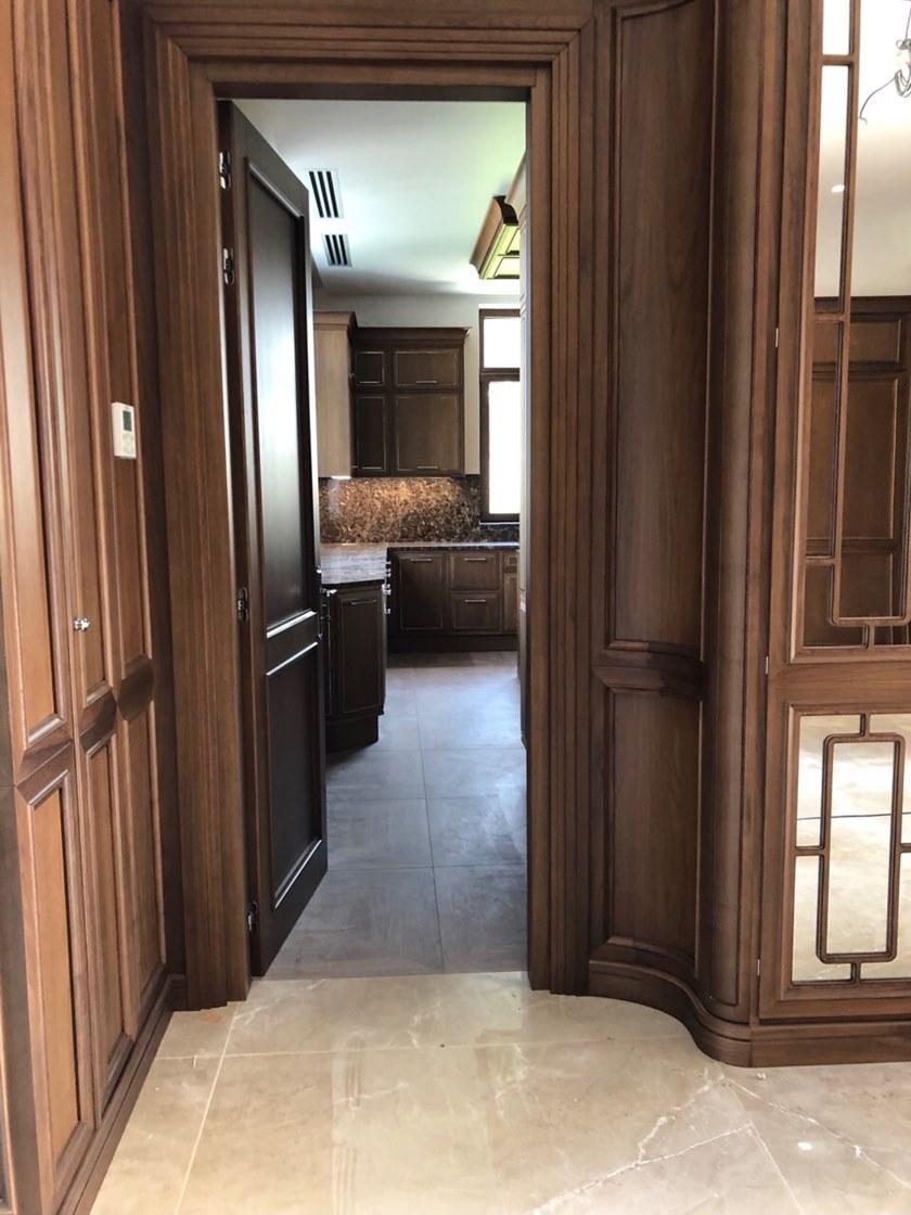 Martini Interiors Кухня из орехового дерева на заказ с ручками Essenza sun-id-1415422 - Вид №5