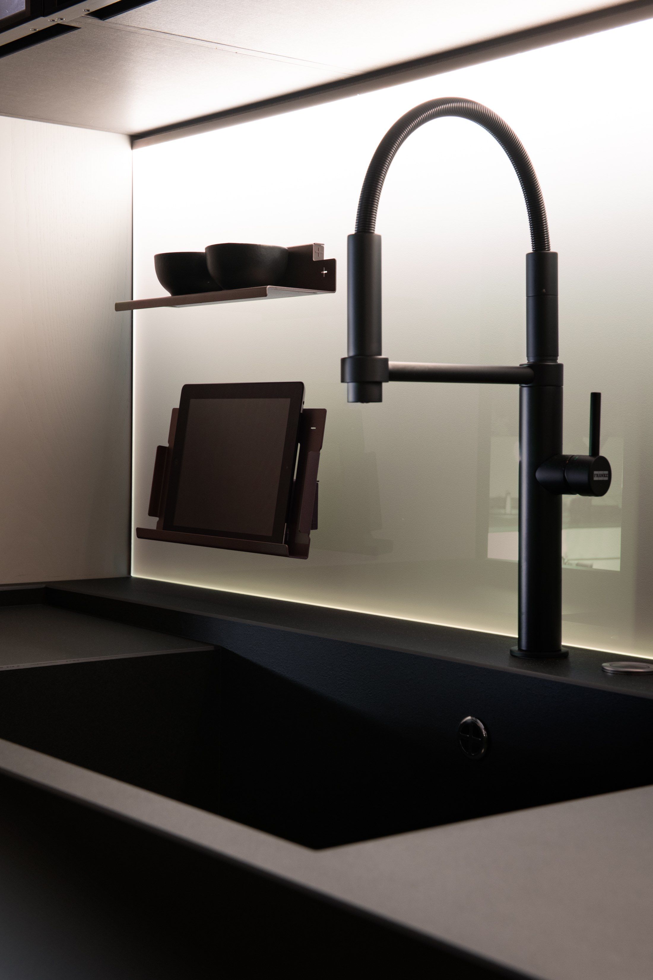 Кухня из массива дерева с островом Floritelli Cucine Kea ARCH-00139246 - Вид №14