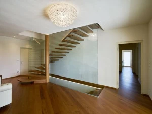 Siller Treppen Консольная лестница из дерева и стекла