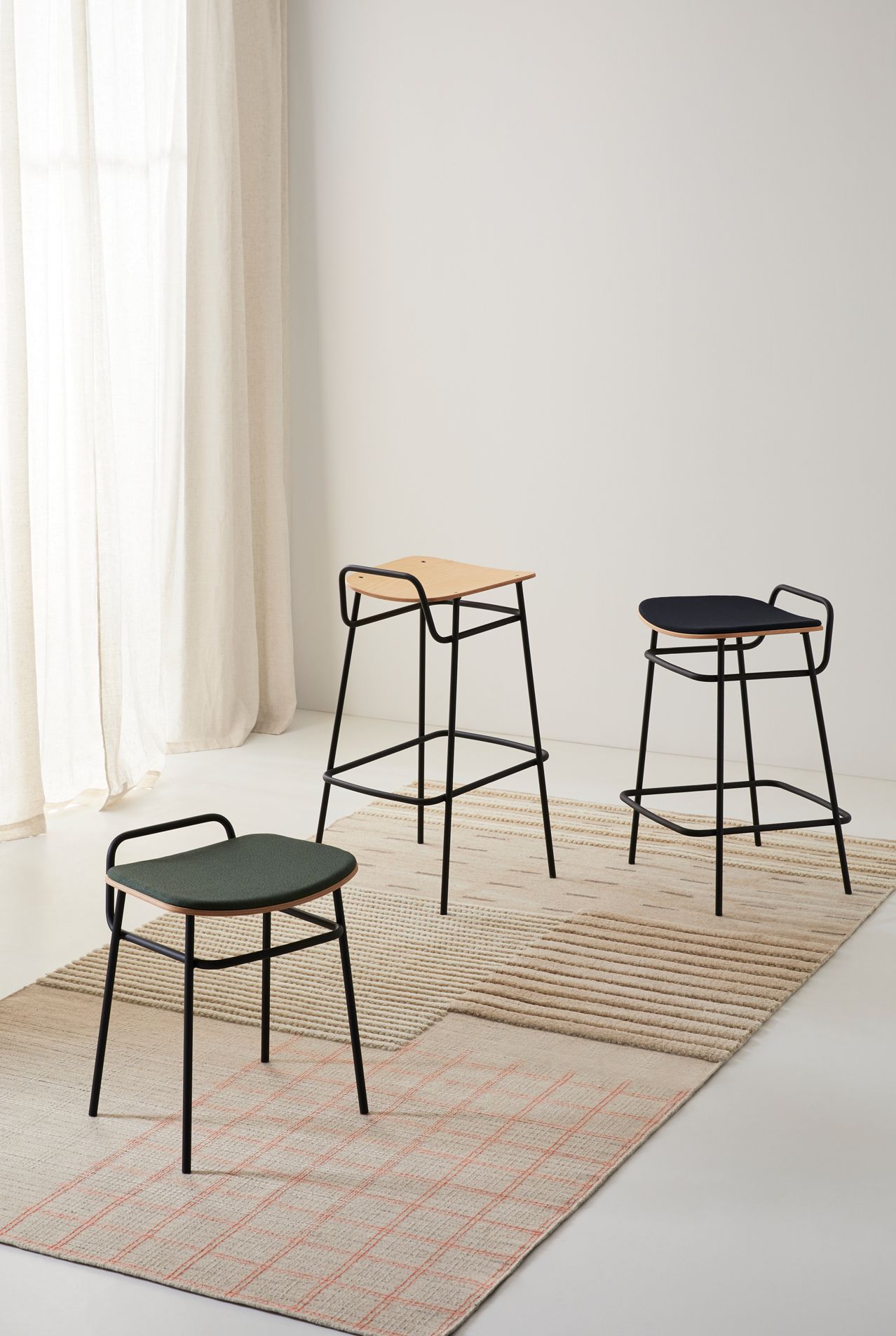 Металлический низкий стул с подставкой для ног Blasco&Vila Fosca ARCH-00030401 - Вид №6