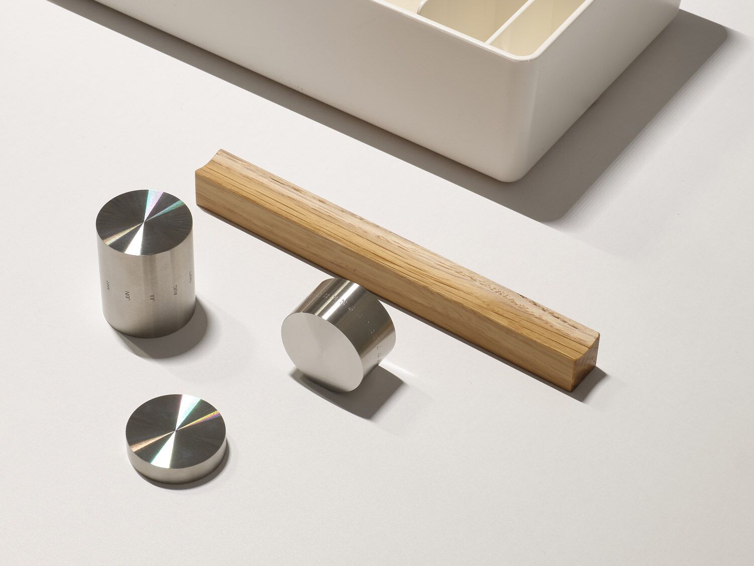 Календарь из нержавеющей стали и дерева Quadrodesign DAT01 ARCH-00010761 - Вид №2