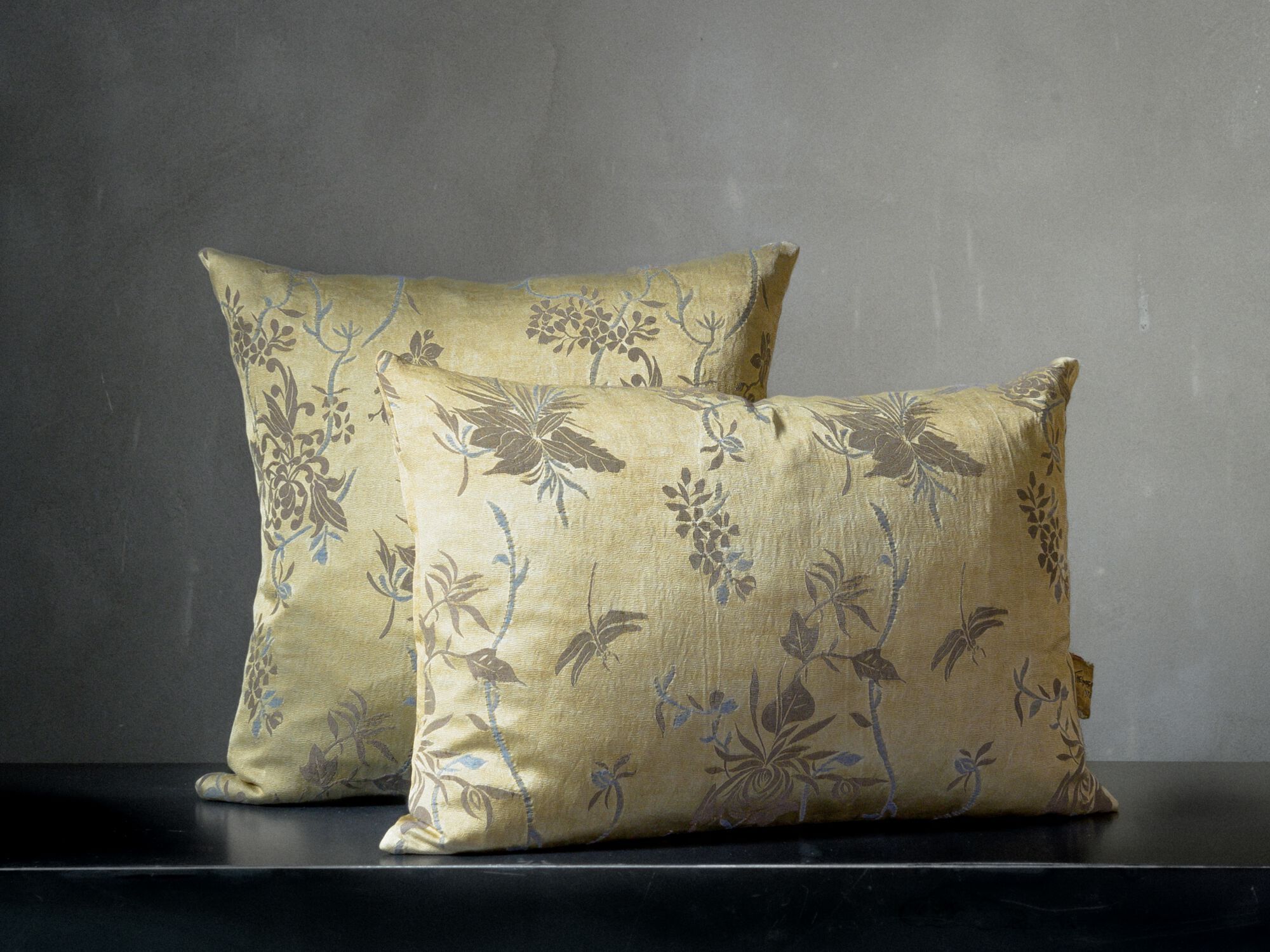 Квадратная подушка из льна и вискозы The House of Lyria ASTUTA ARCH-00052822