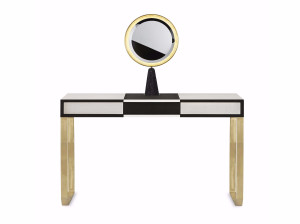 Деревянный и латунный туалетный шкаф