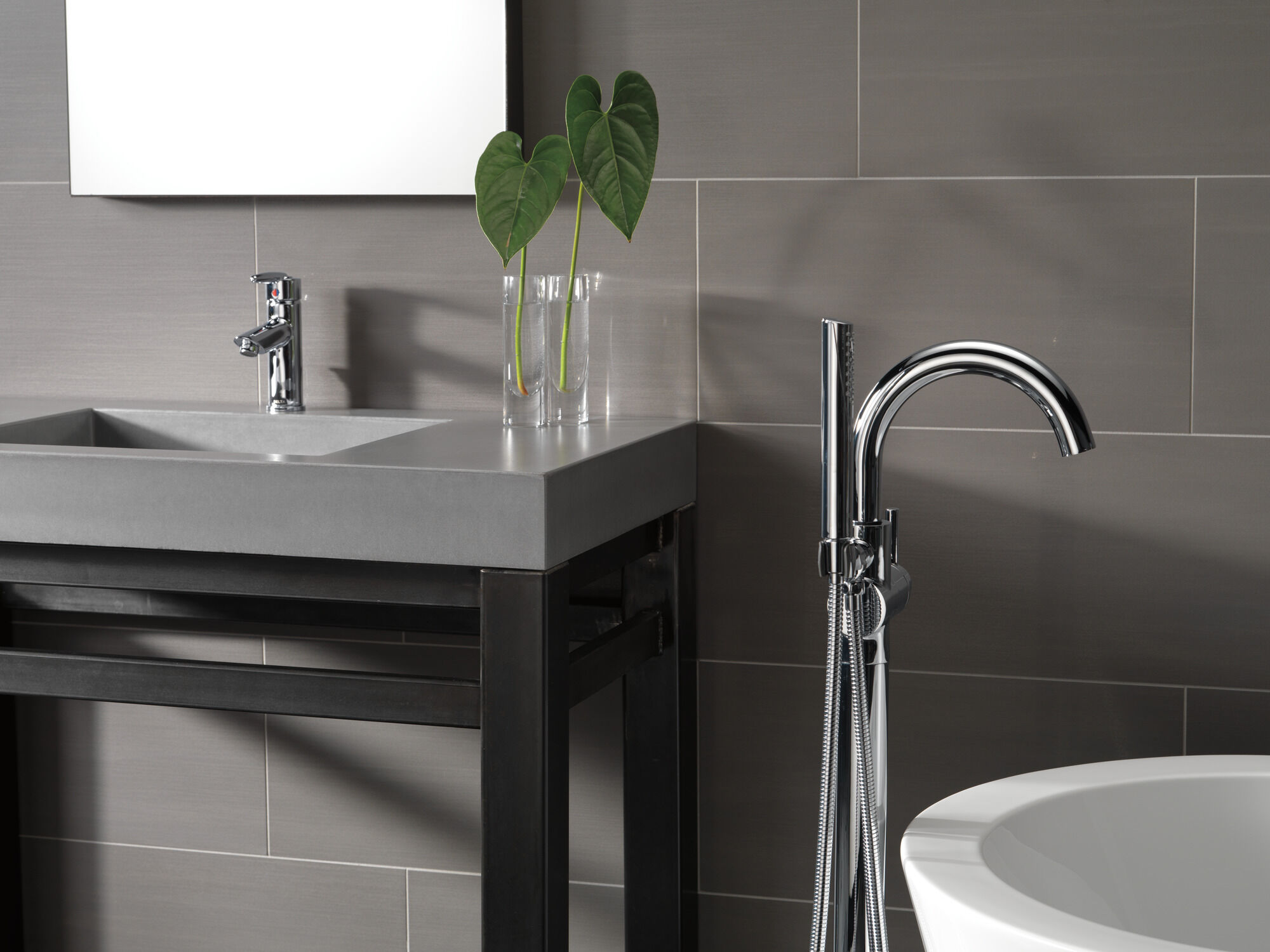 T4759-FL Напольная накладка для ванны с одной ручкой и ручным душем Delta Faucet Delta Хром - Вид №4