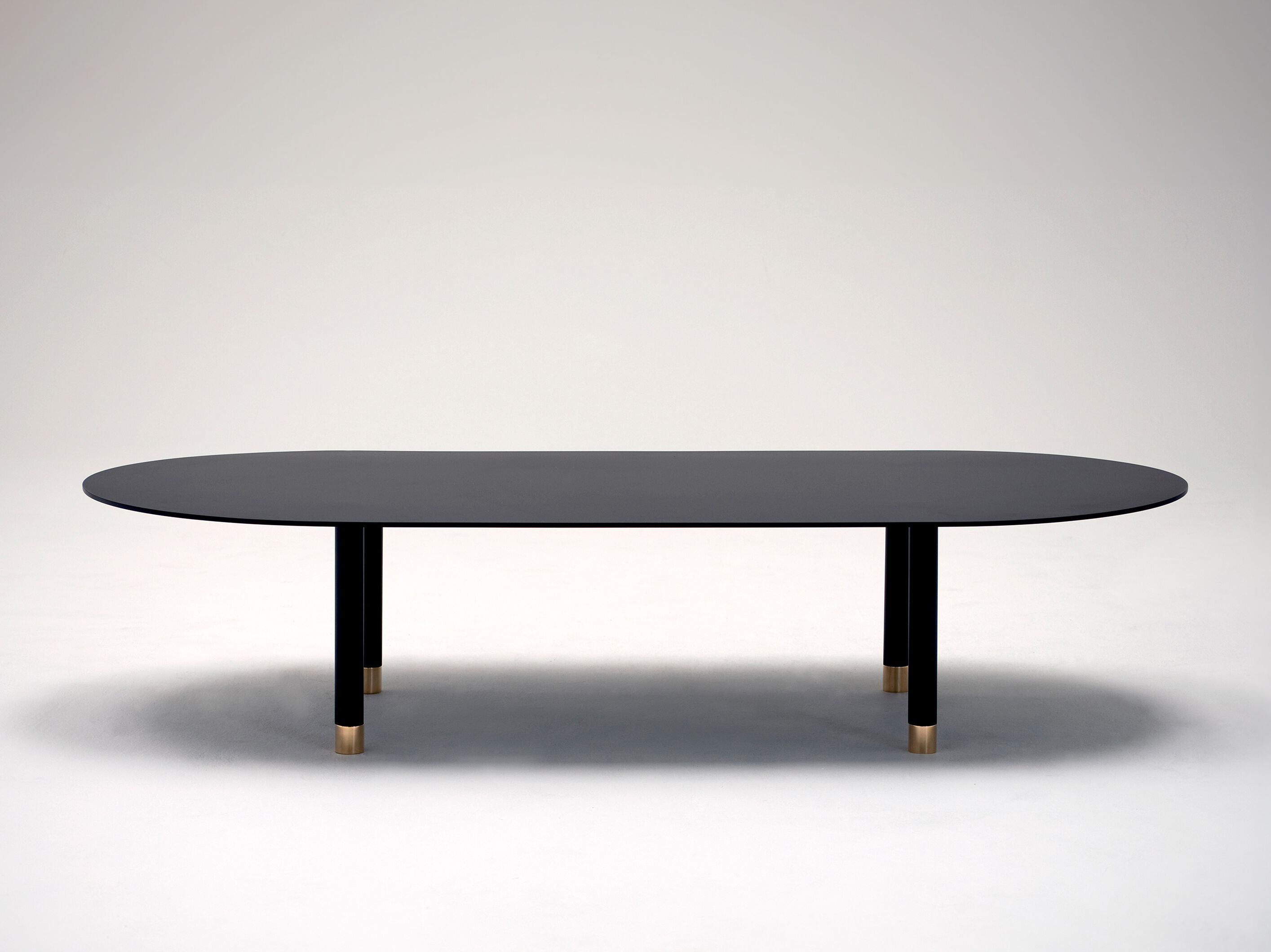 Низкий овальный журнальный столик из стали с порошковым покрытием Phase Design Pill ARCH-00039709