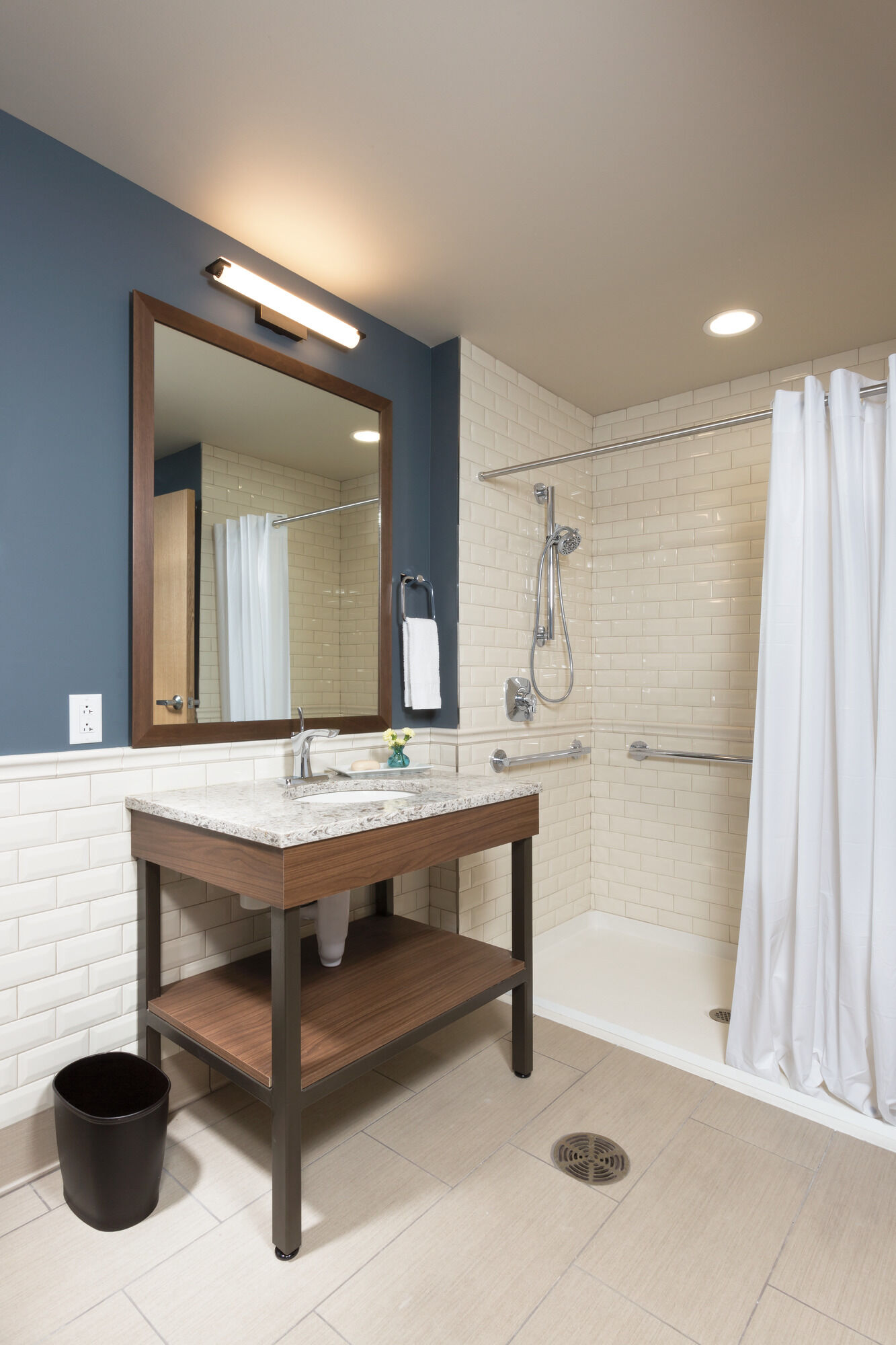 42-дюймовый угловой современный декоративный поручень ADA Delta Faucet 41942-RB - Вид №2