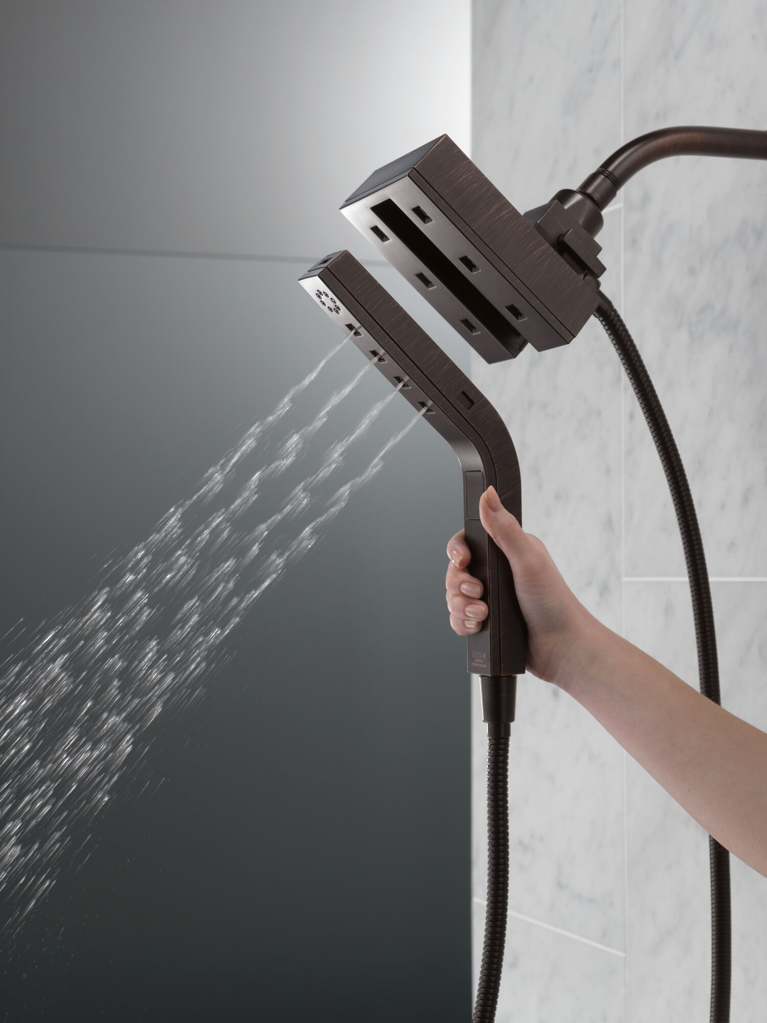 58473-RB H2Okinetic® In2ition® Душ два в одном с 4 настройками Delta Faucet Universal Showering Венецианская бронза  - Вид №2