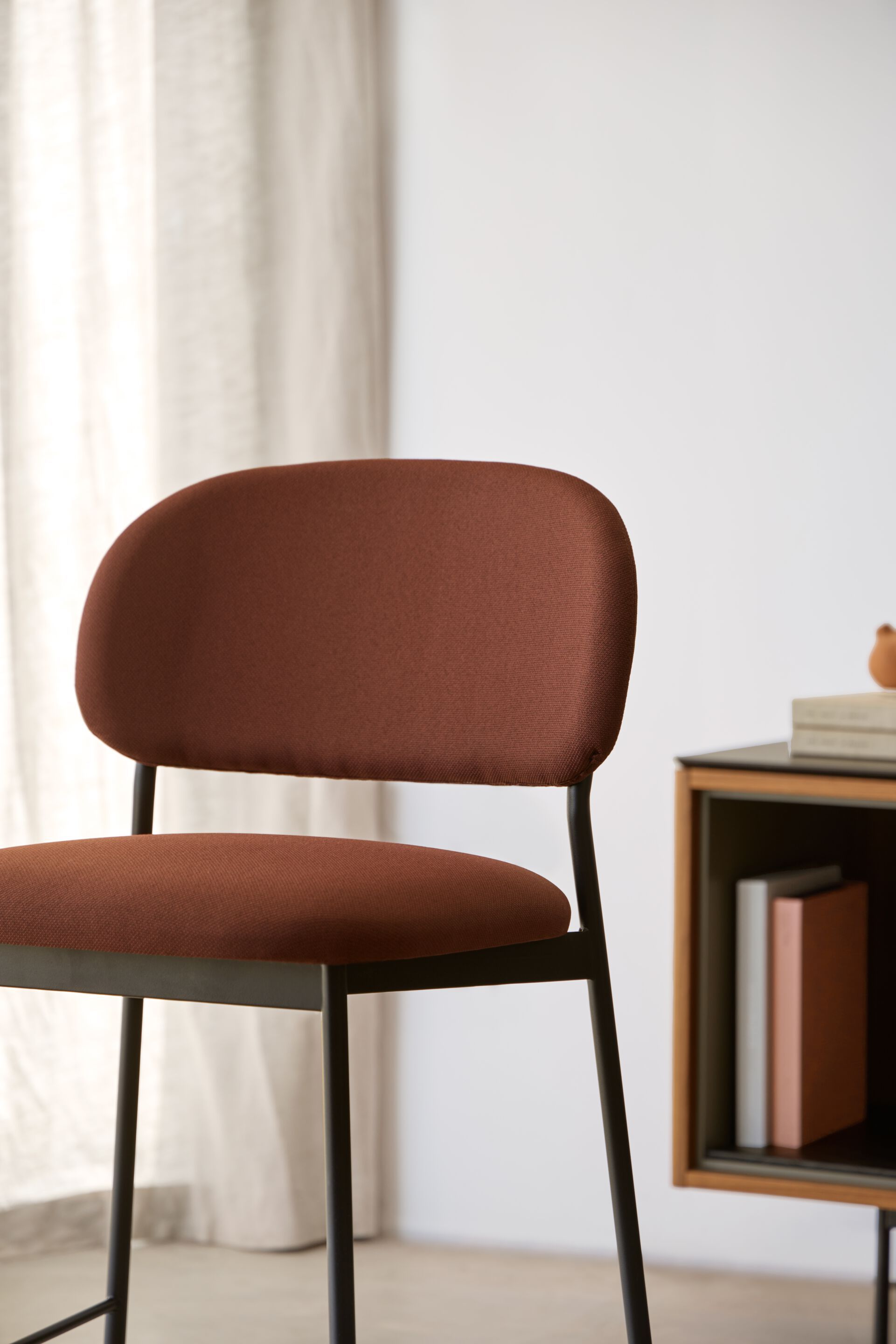 Высокий тканевый стул с подставкой для ног Blasco&Vila RC Metal ARCH-00137343 - Вид №4