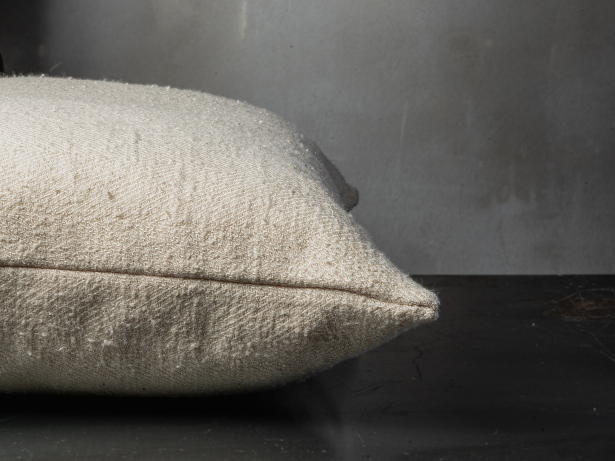 Квадратная шелковая подушка The House of Lyria MATRICAIRE ARCH-00031849 - Вид №2