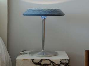 Мраморная светодиодная настольная лампа