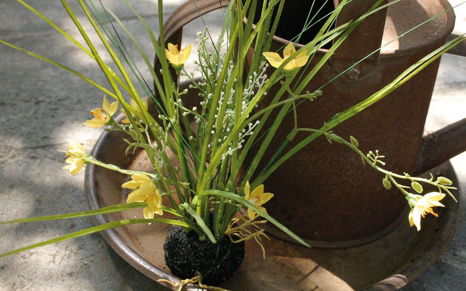 5104 330 a2 Искусственная трава с цветами в 'почве', 43 см, желтая H-andreas  - Вид №1