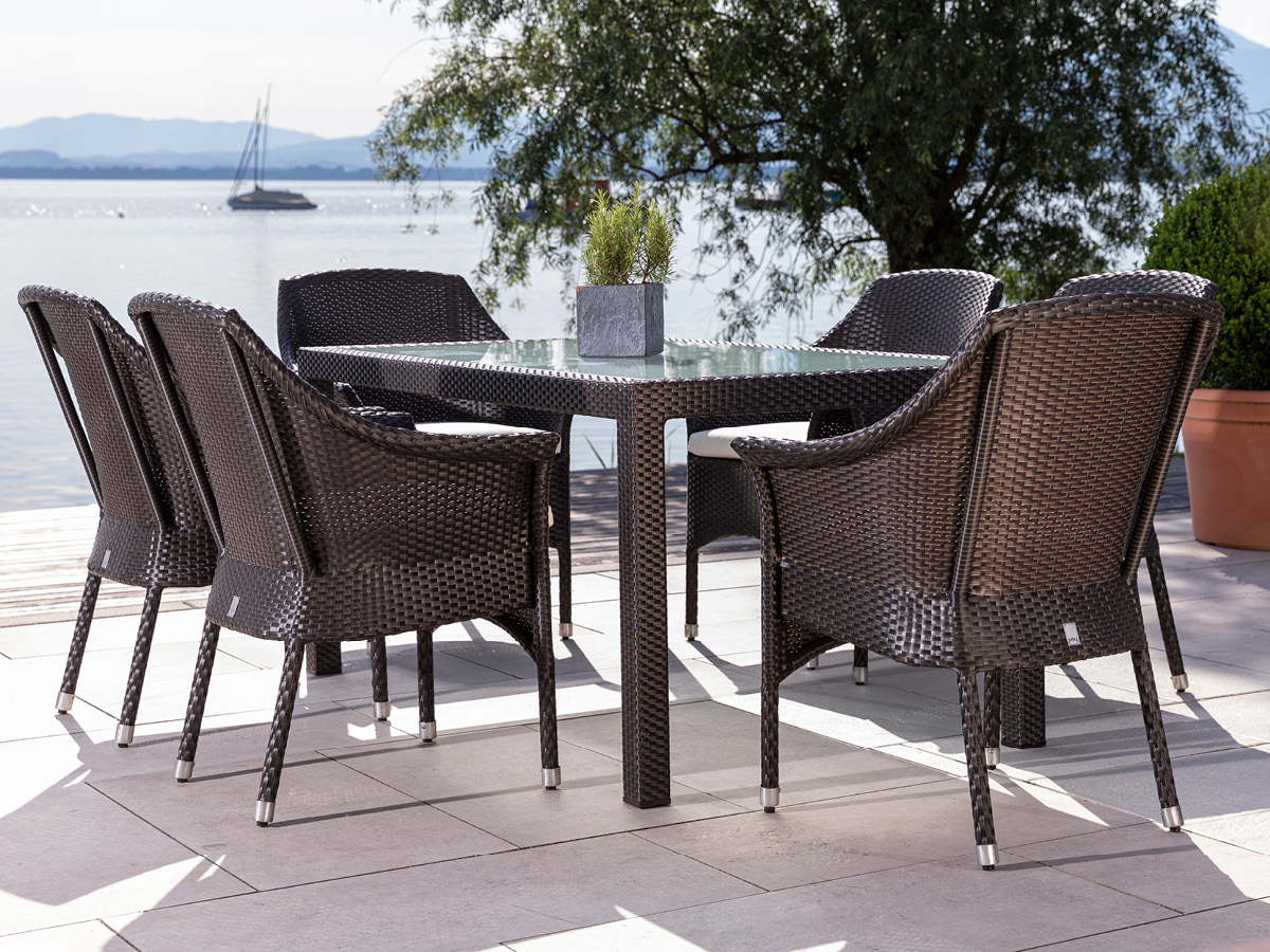 98.00.0872 Balou Обеденный набор мокка из 9 предм. - в том числе 4 кресла из мокки Balou, 4 подушки сиденья (цвет на ваш выбор), 1 стол из мокки Bellini, стеклянная поверхность 90 × 90 Mbm 