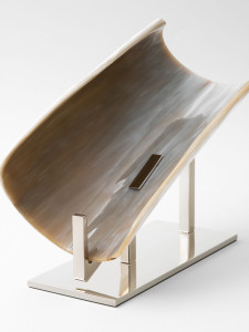 Держатель для бутылок из рога и латуни