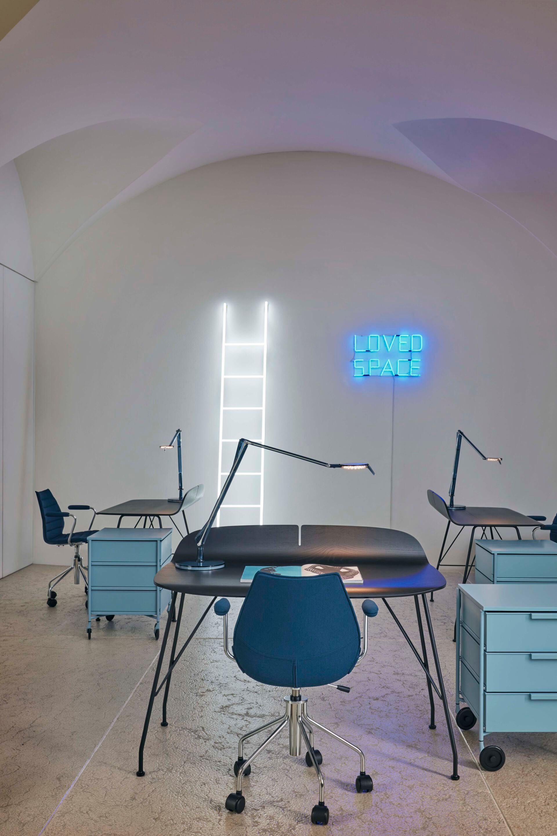 Офисный комод из инженерного пластика с колесами Kartell MOBIL ARCH-00054805 - Вид №4