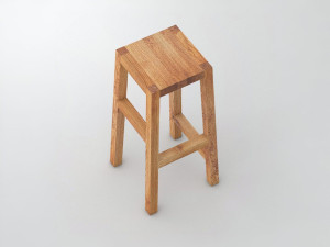Высокий стул из массива дерева