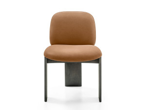 Стул с кожаной обивкой