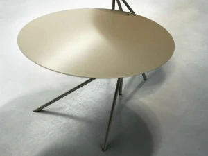 MEMEDESIGN Низкий круглый дизайнерский журнальный столик на контракт